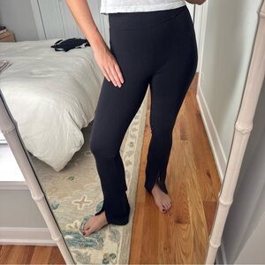 Alo High-Waist Flutter Legging in Black Size Medium